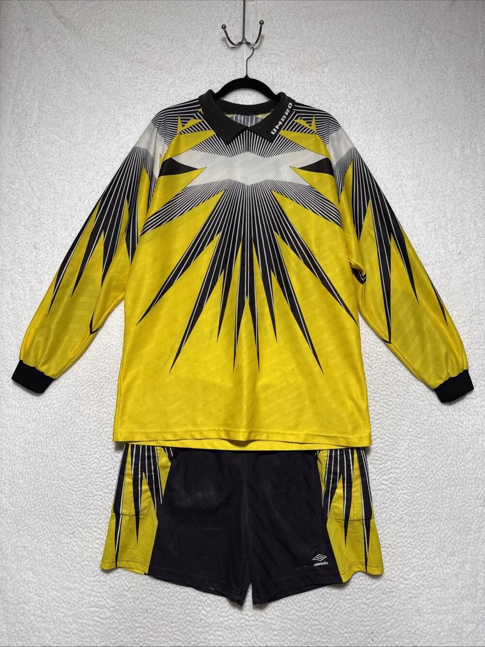 Vintage 90’s Umbro Loud Soccer Goalkeeper Jersey & Shorts Padded Mens Size L USA